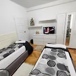 Apartment Heni *