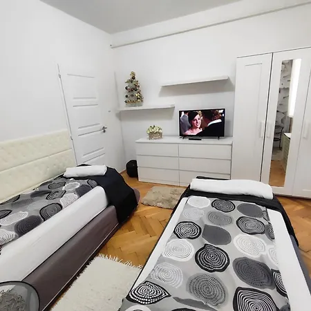 Apartment Heni *