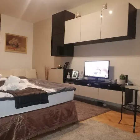 Heni Apartment *